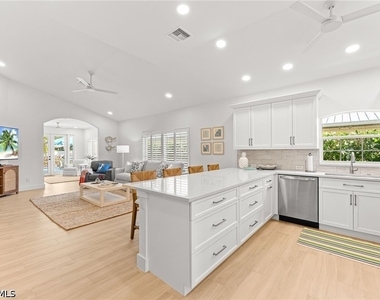 575 101st Avenue N - Photo Thumbnail 3