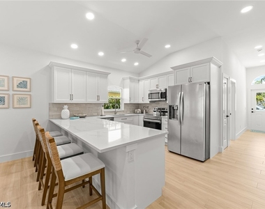 575 101st Avenue N - Photo Thumbnail 2