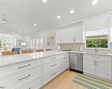 575 101st Avenue N - Photo Thumbnail 4