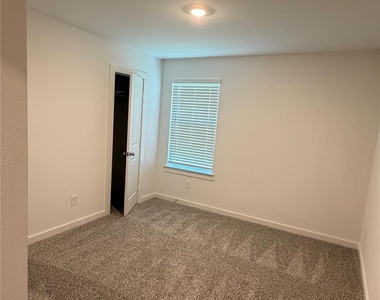 6332 Amberose Peak Lane - Photo Thumbnail 8