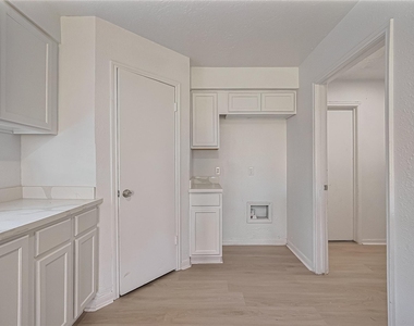 6219 Canada Drive - Photo Thumbnail 16