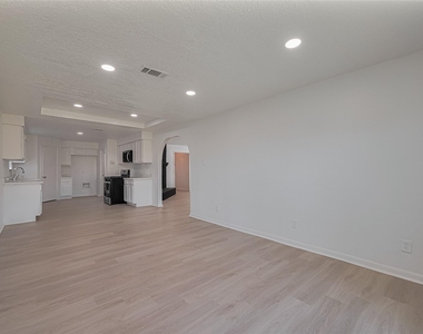 6219 Canada Drive - Photo Thumbnail 12