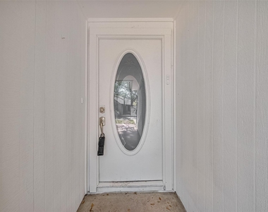 6219 Canada Drive - Photo Thumbnail 4