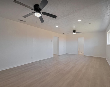6219 Canada Drive - Photo Thumbnail 24