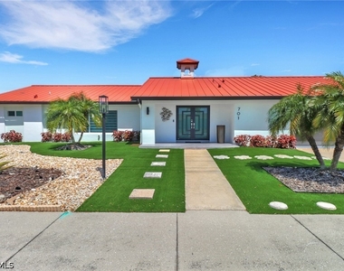 701 N Barfield Drive - Photo Thumbnail 2
