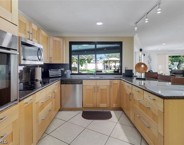 701 N Barfield Drive - Photo Thumbnail 8