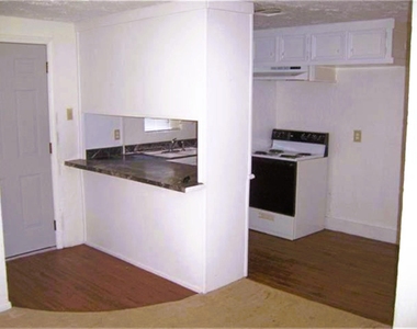1833 Oriole Drive - Photo Thumbnail 2