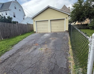 170 Laurel - Photo Thumbnail 12