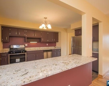 403 Longview - Photo Thumbnail 4