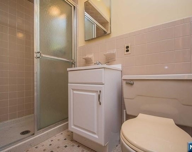 403 Longview - Photo Thumbnail 9