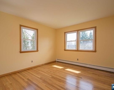 403 Longview - Photo Thumbnail 10