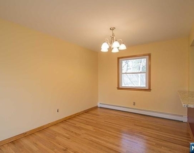 403 Longview - Photo Thumbnail 3