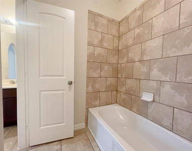 16702 White Hyacinth Court - Photo Thumbnail 12