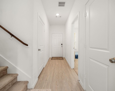 16907 Elm Grove Road - Photo Thumbnail 6
