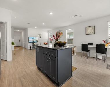 16907 Elm Grove Road - Photo Thumbnail 14