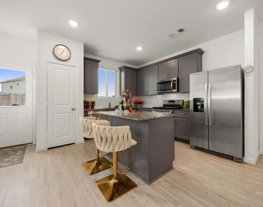 16907 Elm Grove Road - Photo Thumbnail 11