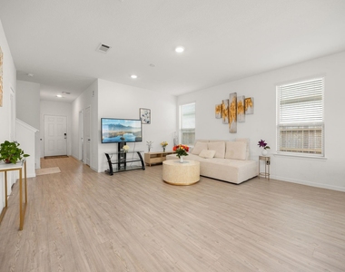 16907 Elm Grove Road - Photo Thumbnail 7