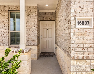 16907 Elm Grove Road - Photo Thumbnail 4