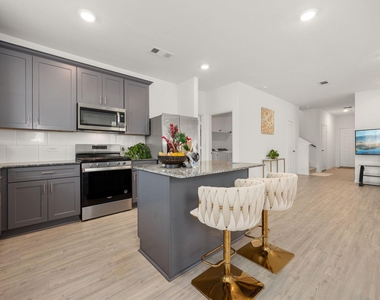 16907 Elm Grove Road - Photo Thumbnail 10