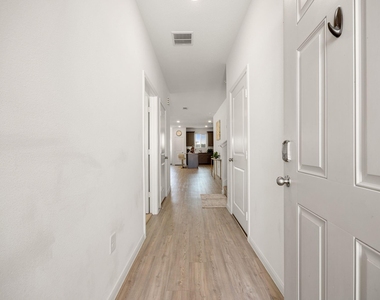 16907 Elm Grove Road - Photo Thumbnail 5