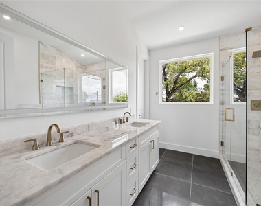 1032 W 17th Street - Photo Thumbnail 21