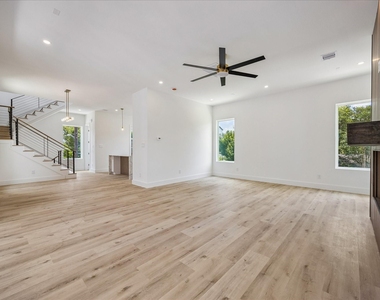1032 W 17th Street - Photo Thumbnail 15