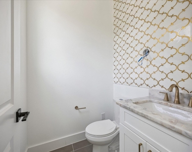 1032 W 17th Street - Photo Thumbnail 16