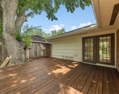 4045 Woodfox Street - Photo Thumbnail 16