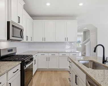 3060 Sorrento Hill Drive - Photo Thumbnail 5