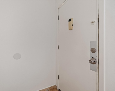 3303 W Greenridge Drive - Photo Thumbnail 5