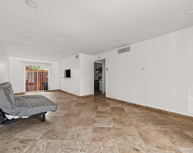 3303 W Greenridge Drive - Photo Thumbnail 7