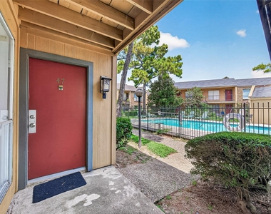 3303 W Greenridge Drive - Photo Thumbnail 2