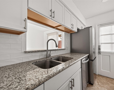 3303 W Greenridge Drive - Photo Thumbnail 16