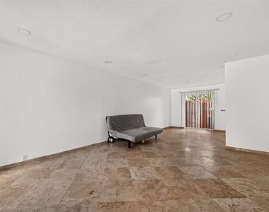 3303 W Greenridge Drive - Photo Thumbnail 6