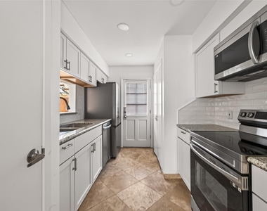 3303 W Greenridge Drive - Photo Thumbnail 14