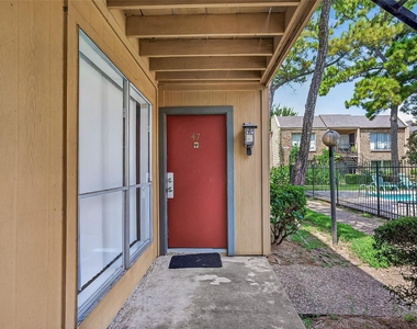 3303 W Greenridge Drive - Photo Thumbnail 1