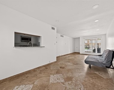 3303 W Greenridge Drive - Photo Thumbnail 10