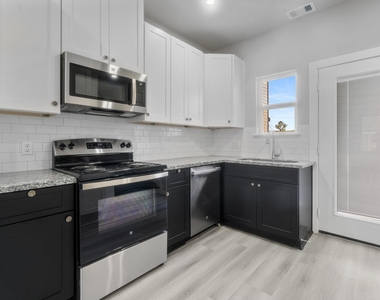 8153 Tate Street - Photo Thumbnail 3