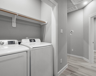 8153 Tate Street - Photo Thumbnail 8