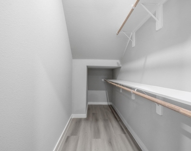 8153 Tate Street - Photo Thumbnail 6