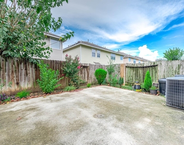 12415 Oriole Lake Way - Photo Thumbnail 25