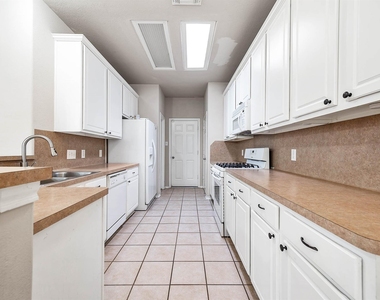 12415 Oriole Lake Way - Photo Thumbnail 10