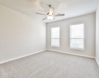 9800 Grosbeak Lane - Photo Thumbnail 12