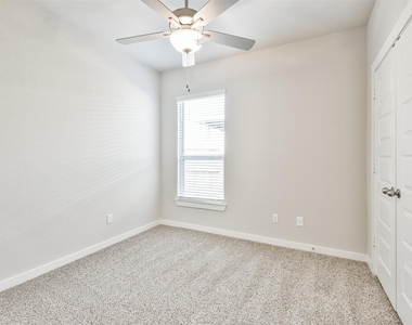 9800 Grosbeak Lane - Photo Thumbnail 17