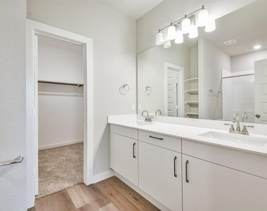 9800 Grosbeak Lane - Photo Thumbnail 14