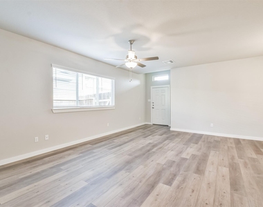 9800 Grosbeak Lane - Photo Thumbnail 6