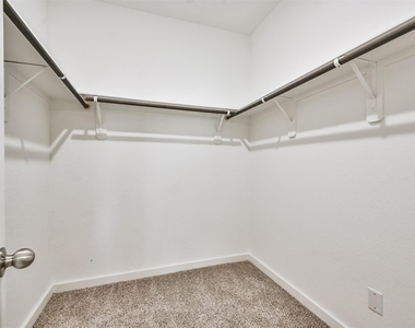 9800 Grosbeak Lane - Photo Thumbnail 16