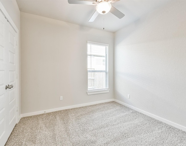 9800 Grosbeak Lane - Photo Thumbnail 21