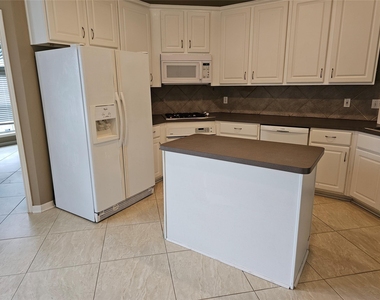 27182 Kings Manor Drive S - Photo Thumbnail 15