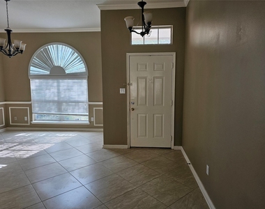 27182 Kings Manor Drive S - Photo Thumbnail 3